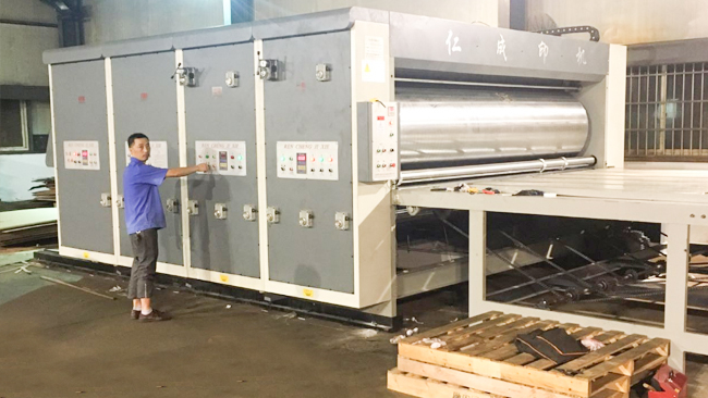 在送紙過程中是怎樣使用印刷開槽機(jī)？